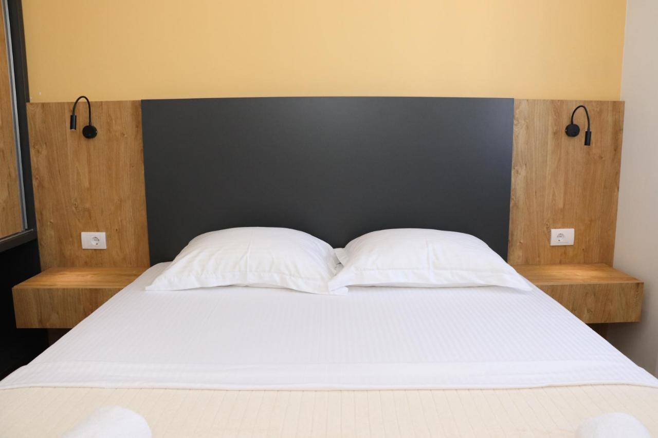 Eagles Apartments & Suites Ulcinj Esterno foto