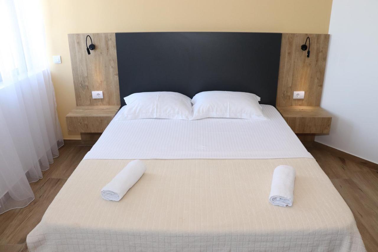 Eagles Apartments & Suites Ulcinj Esterno foto