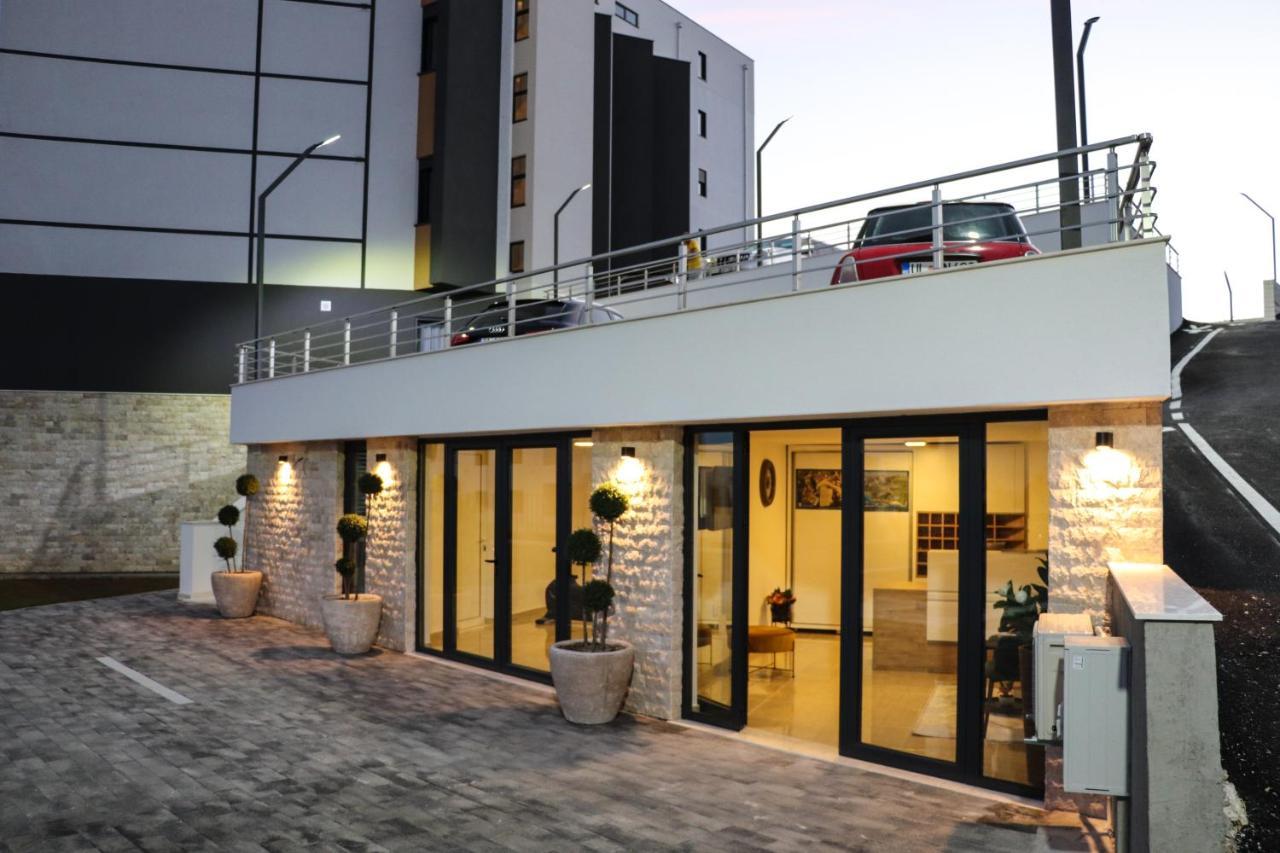 Eagles Apartments & Suites Ulcinj Esterno foto