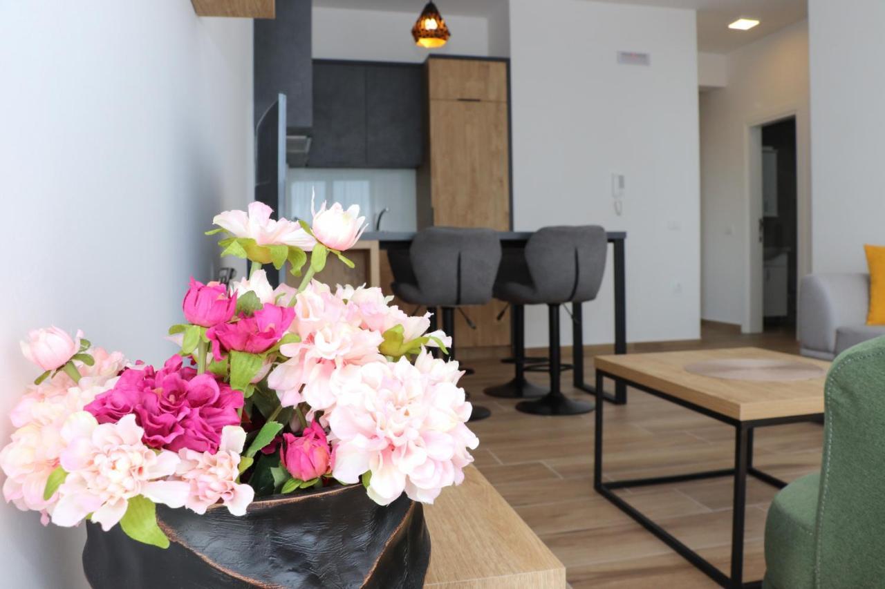 Eagles Apartments & Suites Ulcinj Esterno foto