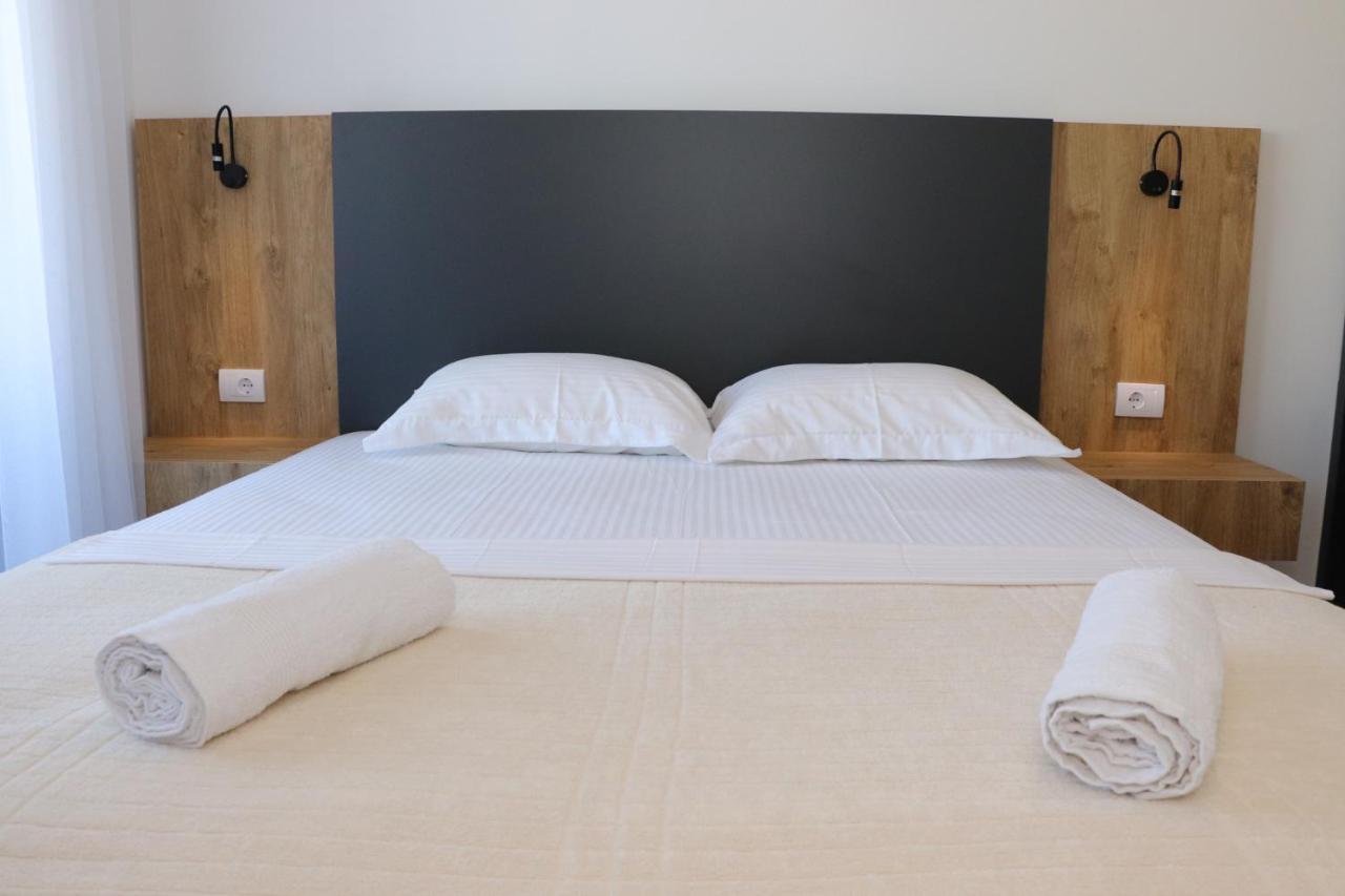 Eagles Apartments & Suites Ulcinj Esterno foto