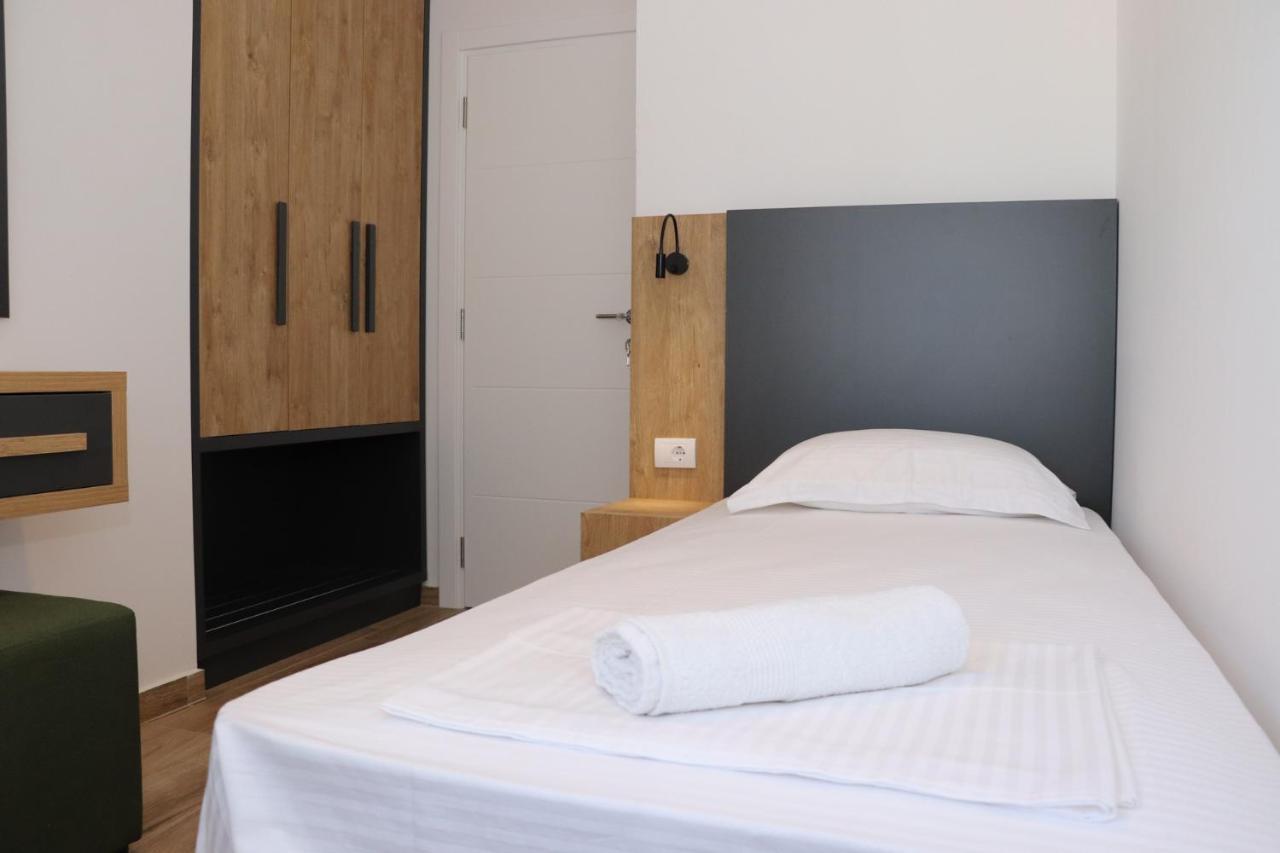 Eagles Apartments & Suites Ulcinj Esterno foto