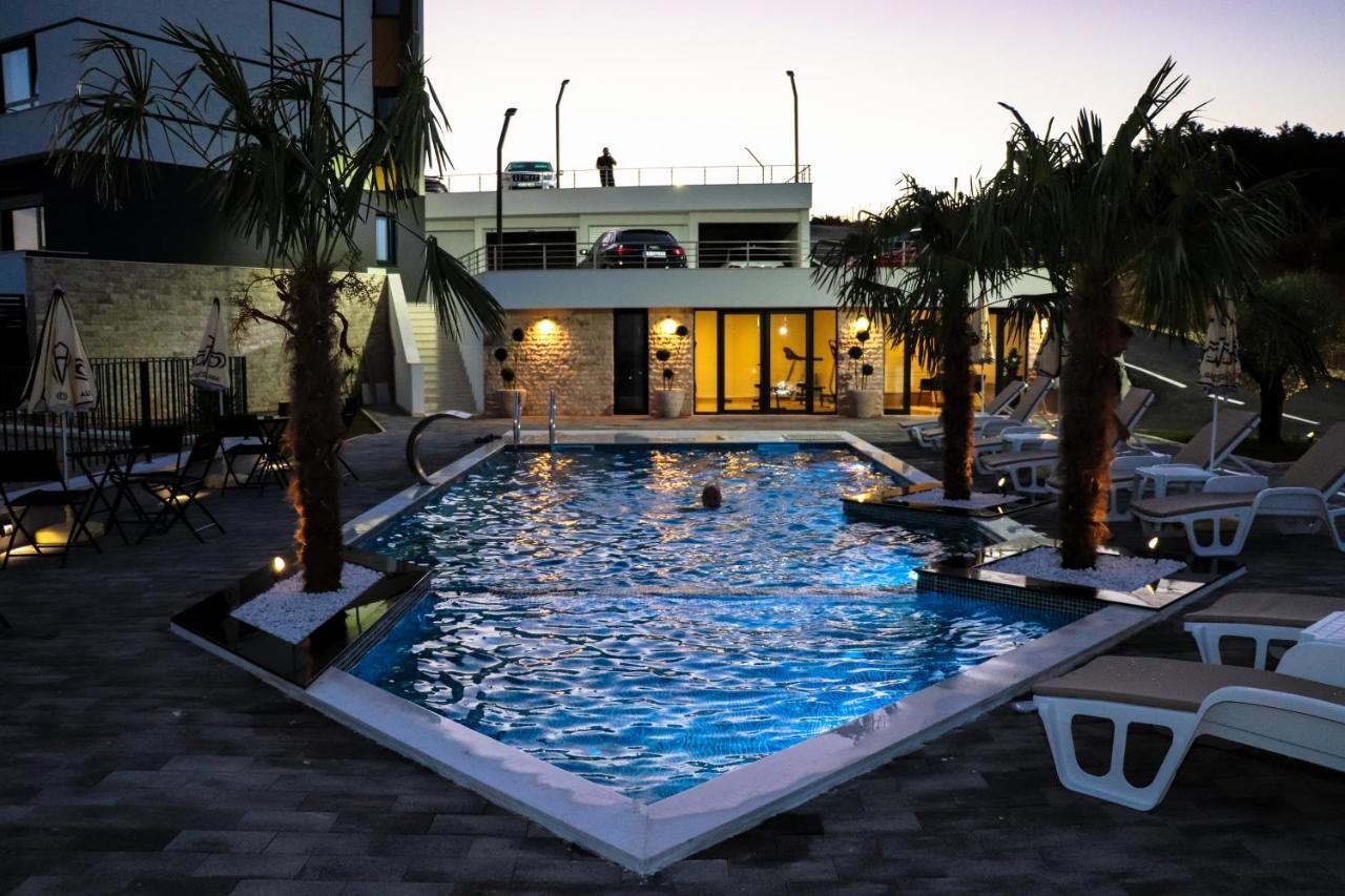 Eagles Apartments & Suites Ulcinj Esterno foto