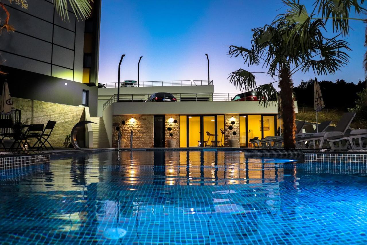 Eagles Apartments & Suites Ulcinj Esterno foto